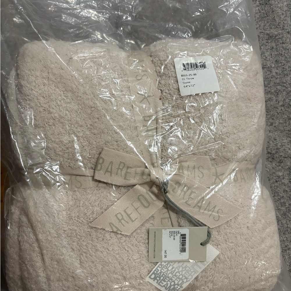 Barefoot Dreams Plush Throw in Cream